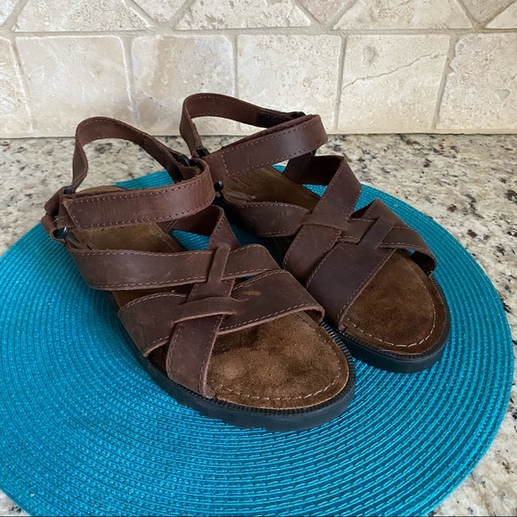 G. H. Bass and Co. Brown Leather Sandals 10 - Picture 3 of 12